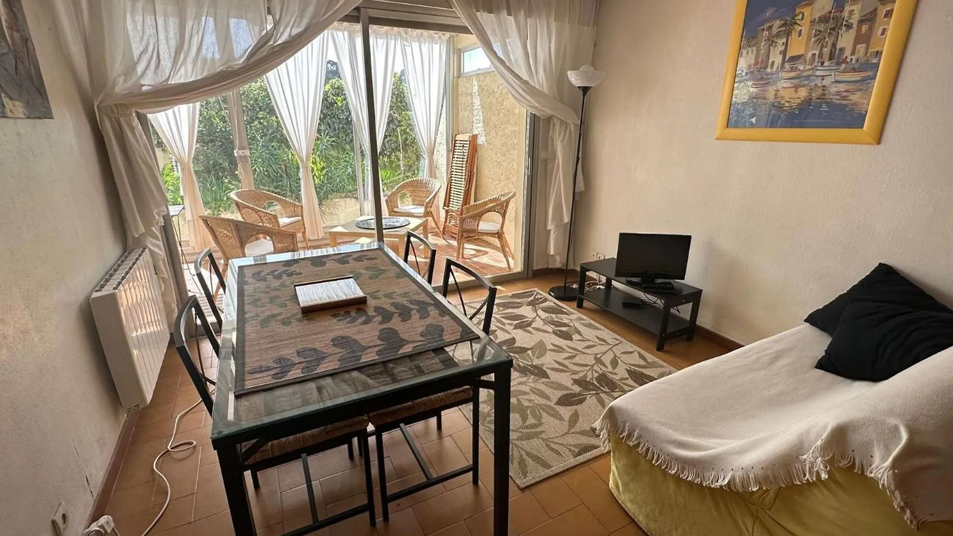Apartment Grand T2 Avec Loggia Et Terrasse A Proximite Du Port De Saint Mandrier Et Des Plages France