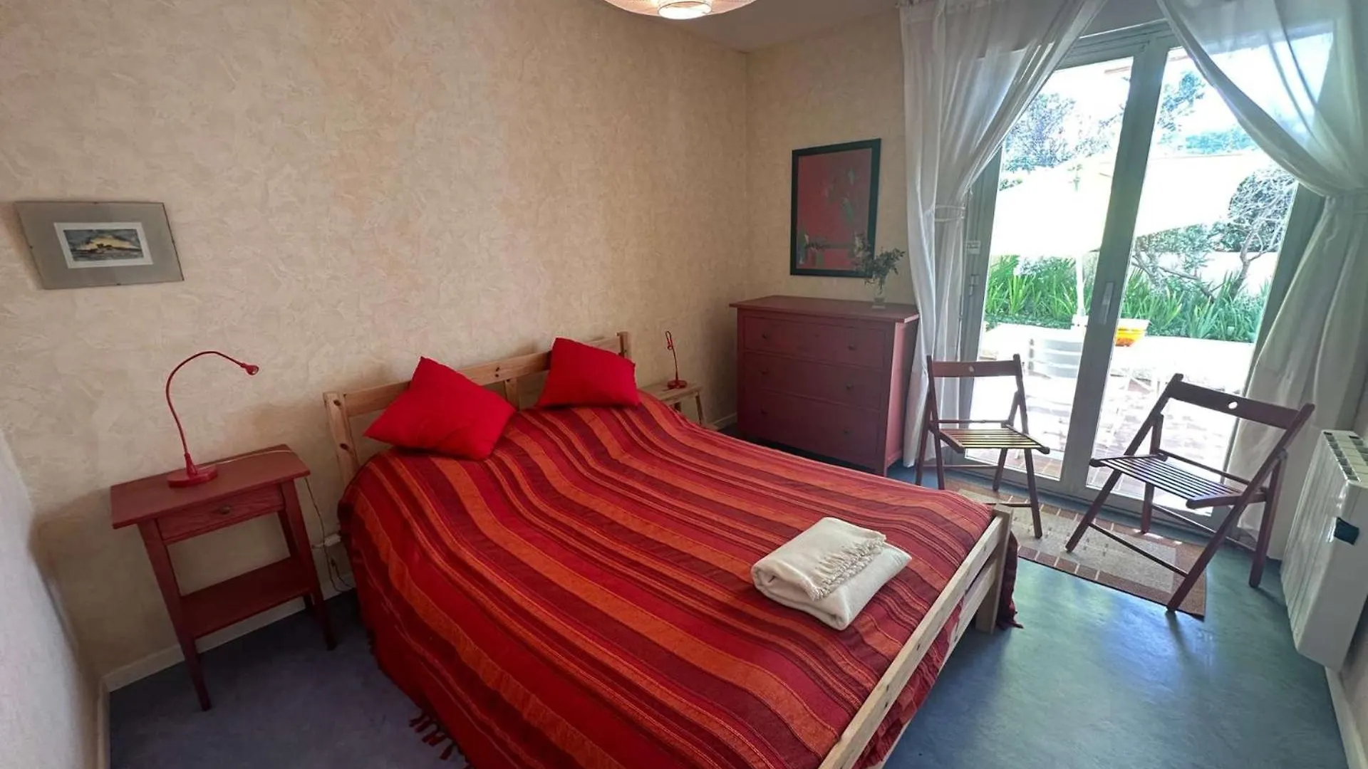 Apartment Grand T2 Avec Loggia Et Terrasse A Proximite Du Port De Saint Mandrier Et Des Plages France