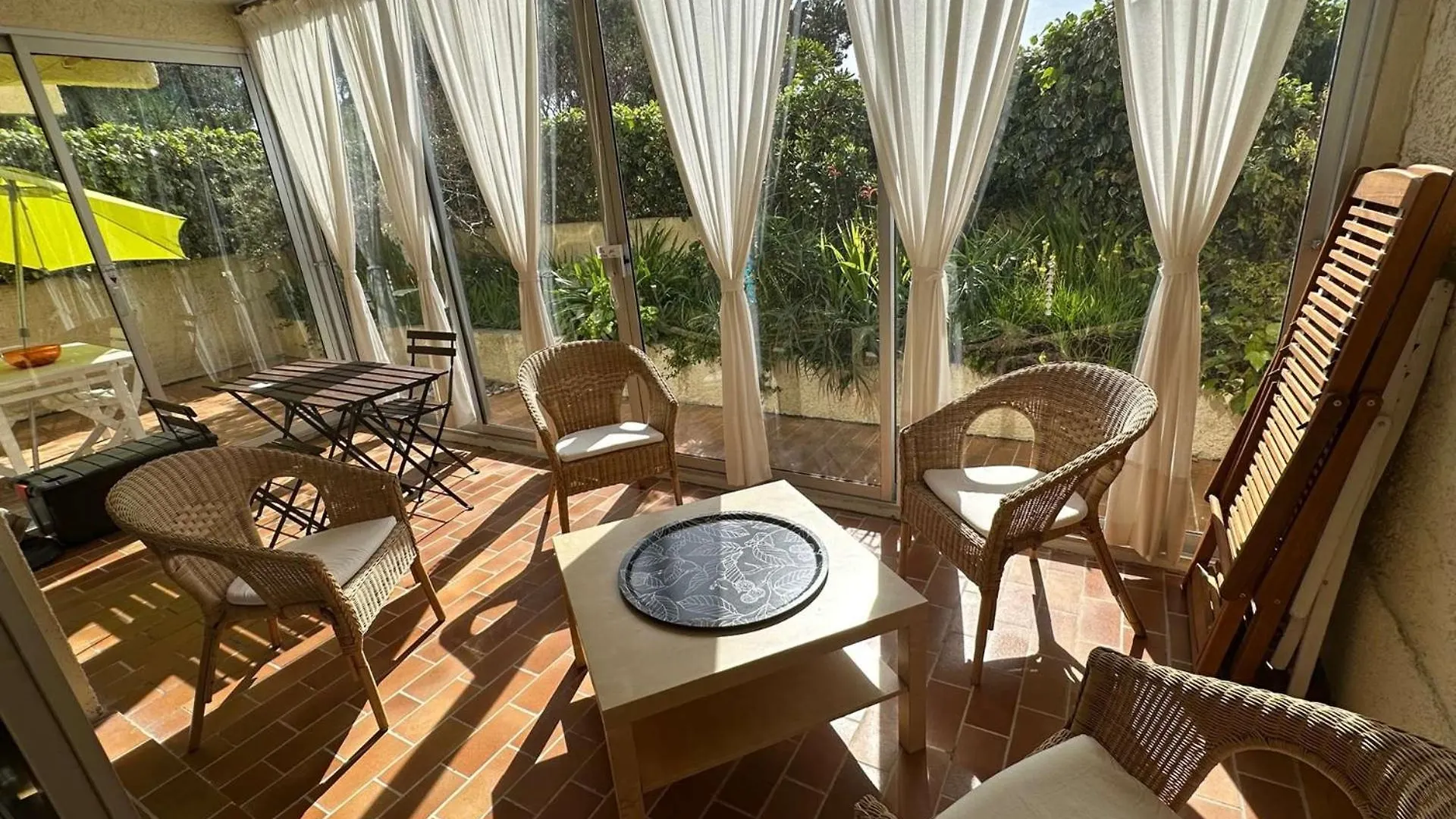 Grand T2 Avec Loggia Et Terrasse A Proximite Du Port De Saint Mandrier Et Des Plages