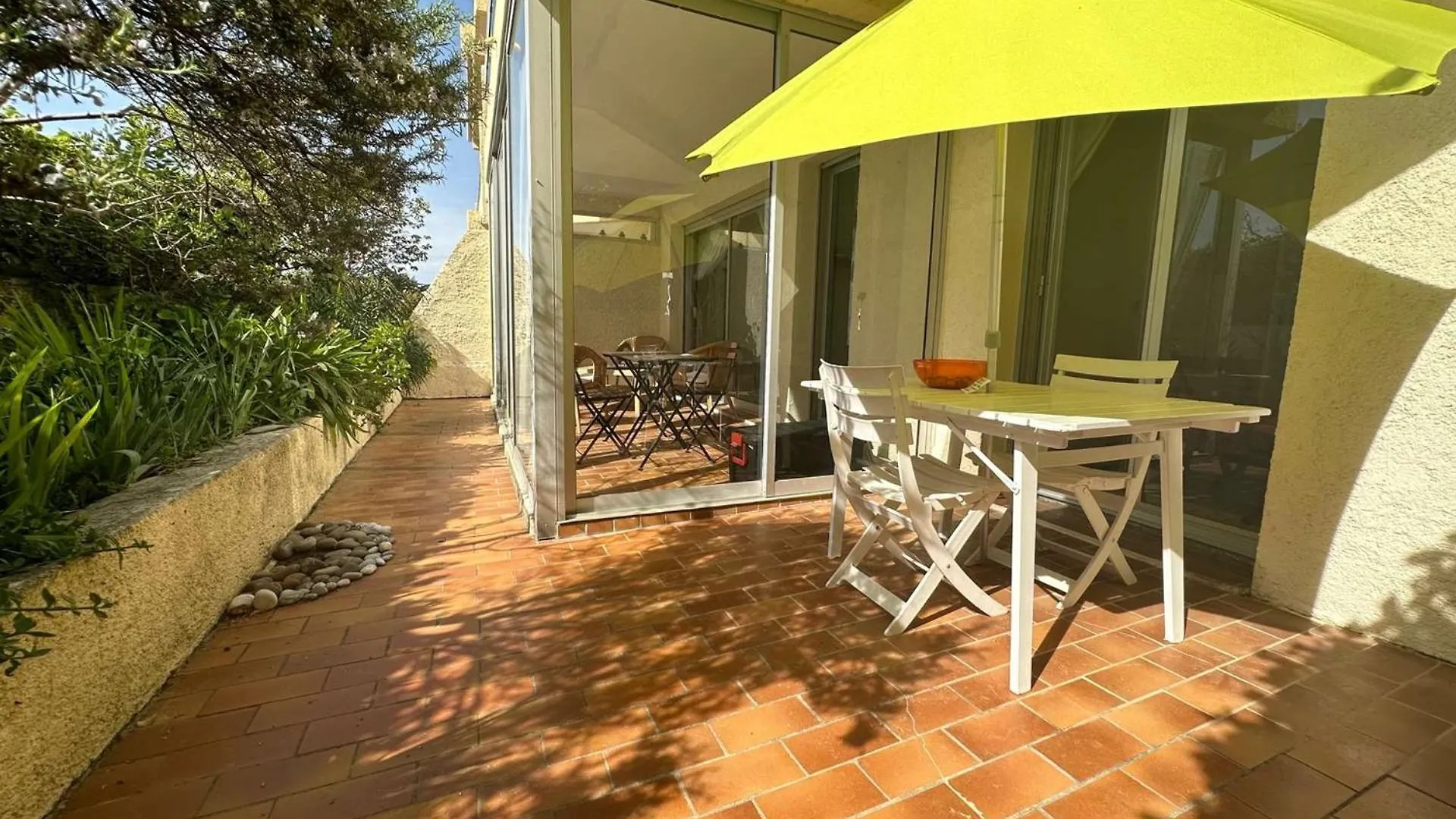 Grand T2 Avec Loggia Et Terrasse A Proximite Du Port De Saint Mandrier Et Des Plages France